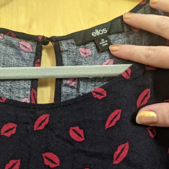 Ellos lip print wrap dress - Picture 4 of 6